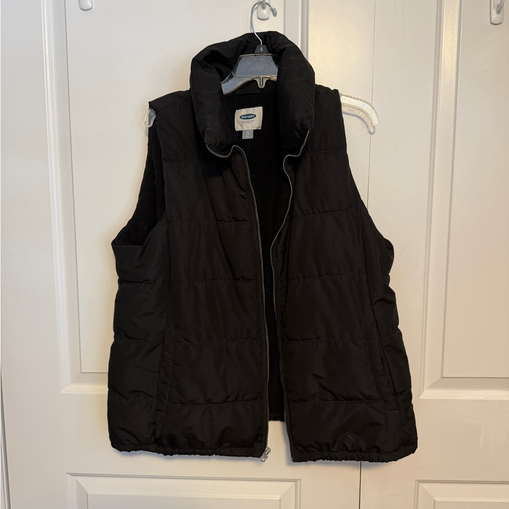 Old Navy Classic Black Puffer Vest